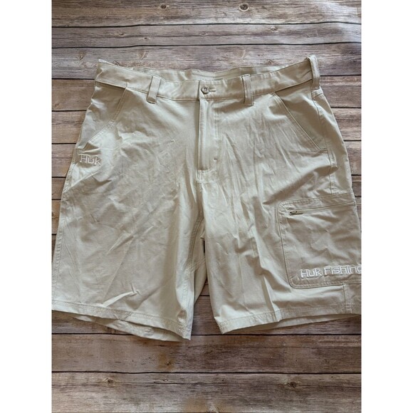 Huk Fishing Shorts Mens XL Khaki Performance Cargo Zip Pocket 10" Inseam - Picture 1 of 9